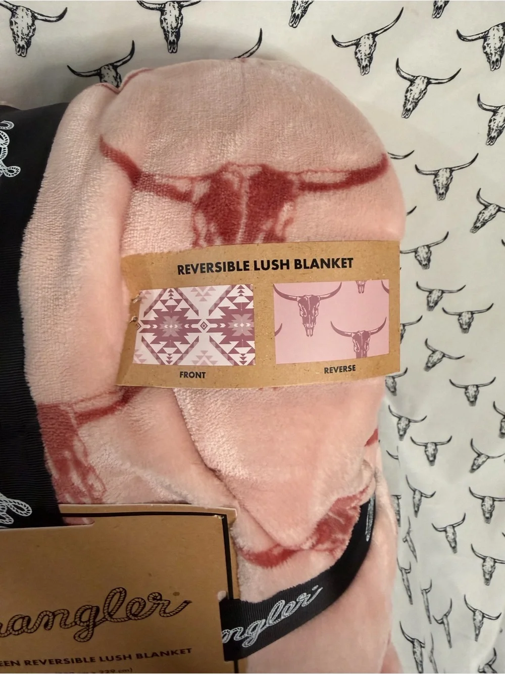 Wrangler Reversible Lush Blanket in Pink & Cream